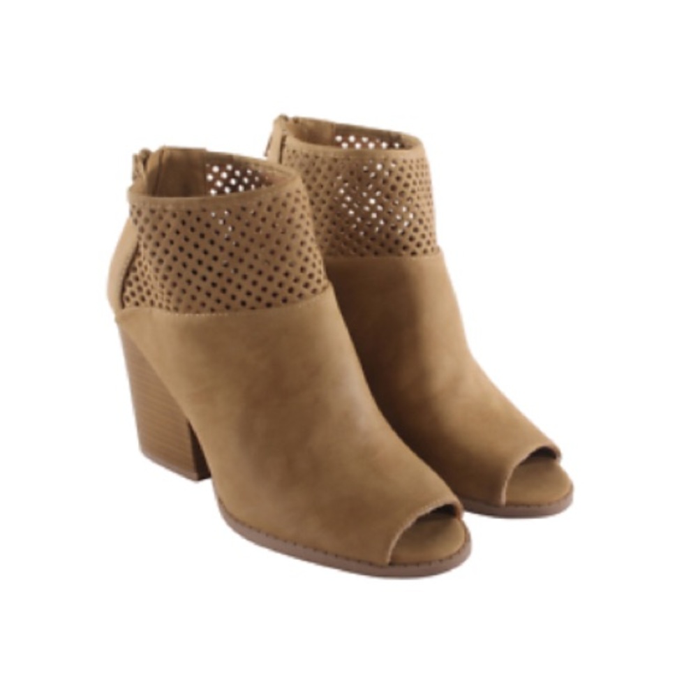 👡 Tan peep toe booties Qupid size 10